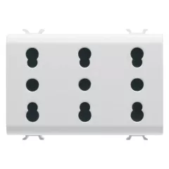   Gewiss Chorus GW10209 földelt csatlakozóaljzat (dugalj - Olasz szabvány), 3x2P+F, fehér burkolattal, 3 modul, csavaros bekötés, keret nélkül, süllyesztett, 16A 250V (Gewiss GW10209)