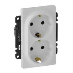   Legrand Valena Life 753126 földelt csatlakozóaljzat (dugalj) gyermekvédelemmel 2x2P+F fehér burkolattal keret nélkül, süllyesztett, 16A 250V (Legrand 753126)