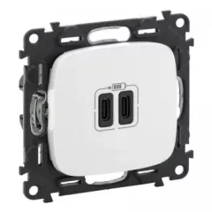   Legrand 755345 Valena Allure Töltőaljzat Kettős USB C-típusú csatlakozóval, 5V–3A–15W, Túlfesz-védelem >1kW, Class II SELV, Fehér ( Legrand 755345 )