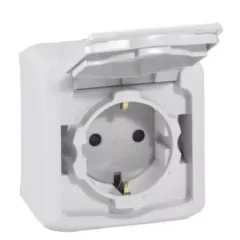   Legrand Forix 782393 vízmentes földelt csatlakozóaljzat (dugalj) gyermekvédelemmel 2P+F szürke burkolattal, kerettel, falon kívüli, 16A 250V IP44 (Legrand 782393)