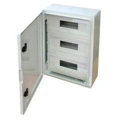   Tracon TME504018M Falra szerelhető maszkolt műanyag szekrény, 51 modul, 3 sor, teli ajtóval, 500x400x175, IP65, 1000V AC/DC